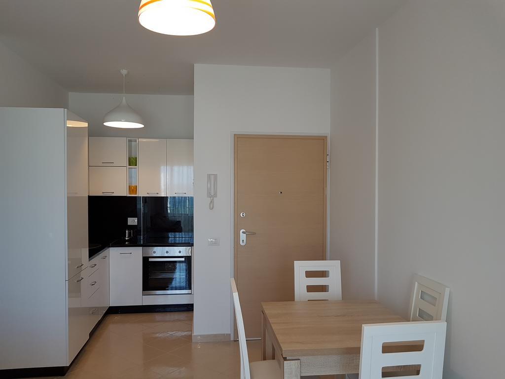 Flori beach Apartment Radhimë Exterior foto